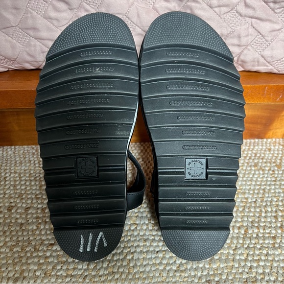 NWOT Dr. Martens Blaire Hydro Leather Strap Sandal - 7 - Picture 9 of 11
